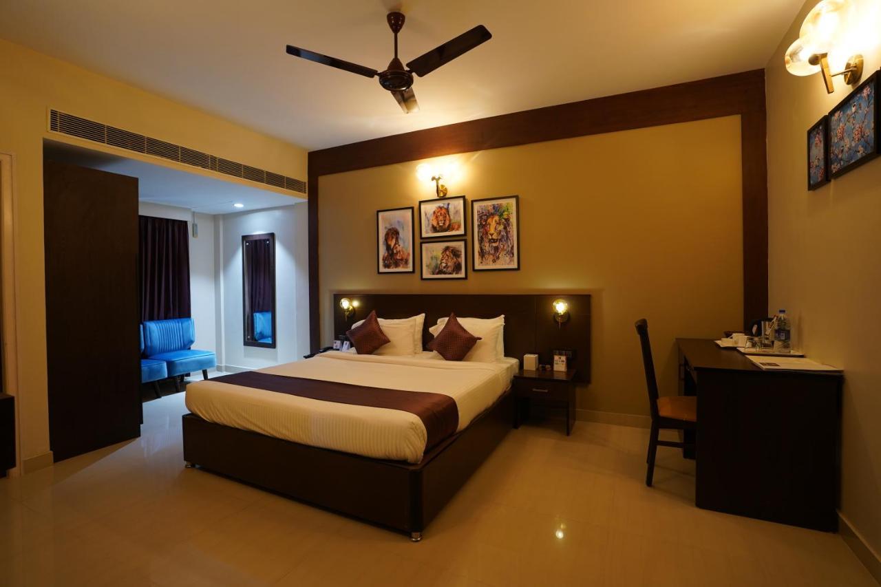 Neyyar Residency Hotel Neyyattinkara ภายนอก รูปภาพ